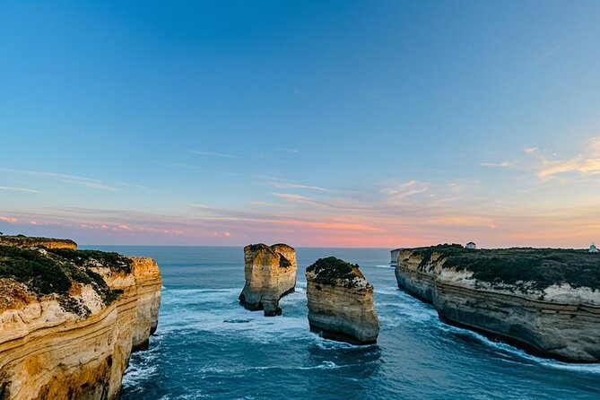 Melbourne: Great Ocean Road Luxury Coach Reverse Tour - Loch Ard Gorge: shipwreck drama in a coastal photo frame