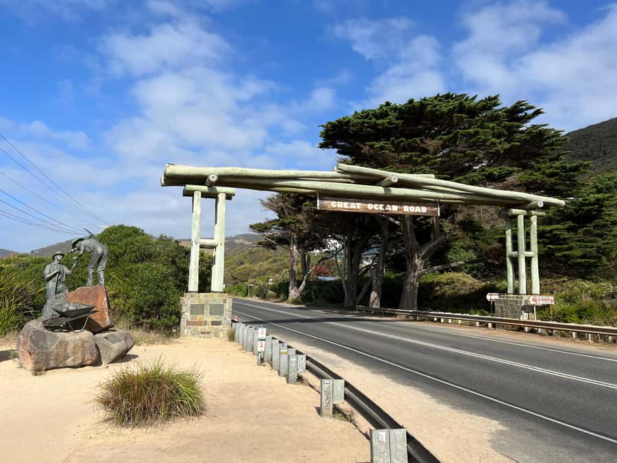 Melbourne: Great Ocean Road Private Day Tour - Morning Start at Split Point Lighthouse