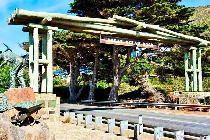 Melbourne Great Ocean Road Reverse Tour + London Bridge wildlife - Apollo Bay: Lunch Break Style and a Coastal Town Reset