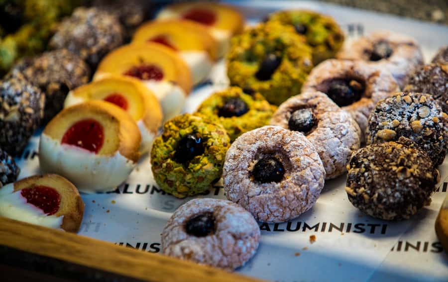 Melbourne: Guided Walking and Foodie Tour - Melbourne Laneways and Arcades: the walk is part of the show