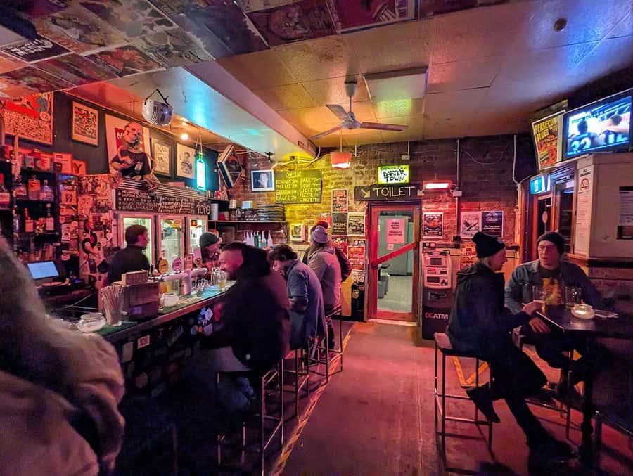 Melbourne Music Venue Pub Crawl with History + 2 Free Drinks - The guide factor: laid-back storytelling that makes the stops click
