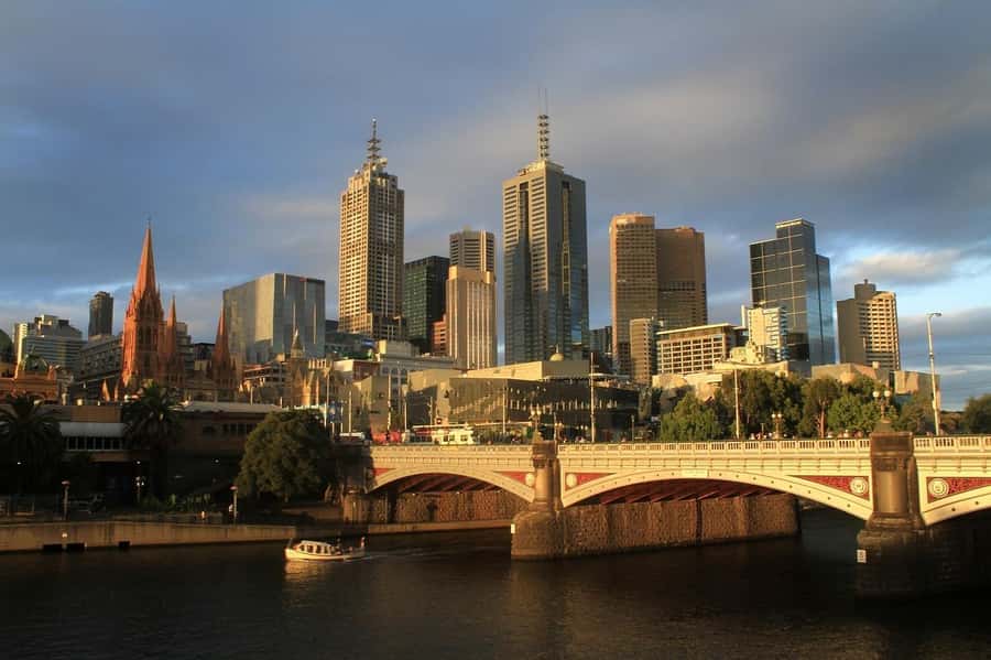 Melbourne: Must-See Walking Tour With a Guide - Key highlights you’ll actually care about
