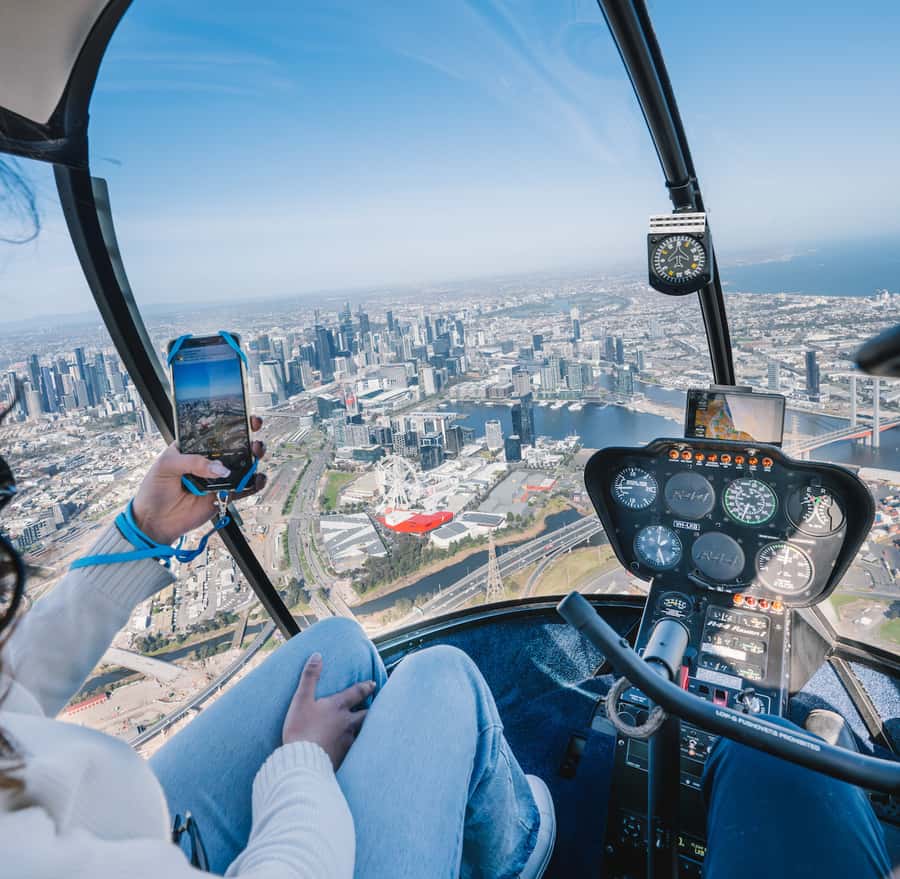 Melbourne: Private City Skyline and Bay Helicopter Ride - Port Phillip Bay and the skyline photo moment