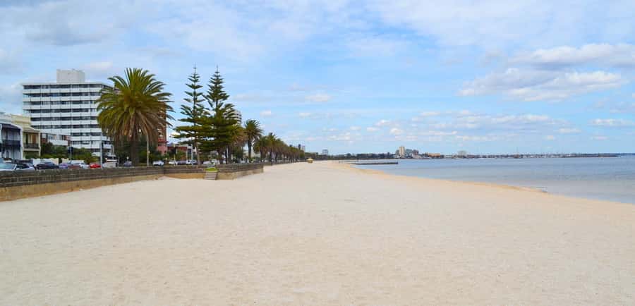 Melbourne: Private Melbourne City Tour with Stops - Dendy Street Beach: colorful bathing huts and seaside history