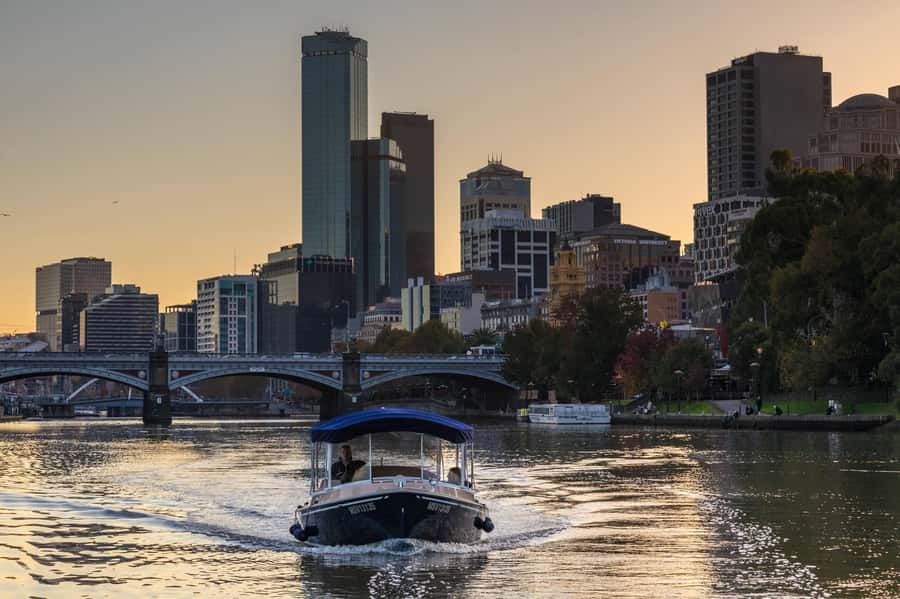 Melbourne: Private Yarra River Cruise w/ Cheese & Wine - Meeting point at Docklands: where to go without stress