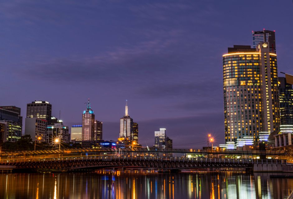 Melbourne Scenic Sunset Cruise with Bar & City Views - Onboard Commentary in English: What It Adds (Without Taking Over)