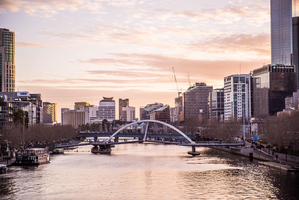Melbourne: Spirit Of Melbourne Yarra River Lunch Cruise - Drinks Included: Beer, Wine, and Soft Drinks While You Cruise