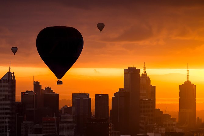 Melbourne sunrise balloon flight & champagne breakfast - The Crew Factor: Calm Operations and Real Expertise