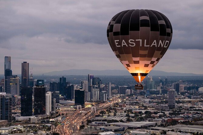 Melbourne sunrise balloon flight only - The group size feels manageable: up to 30 on a sunrise flight