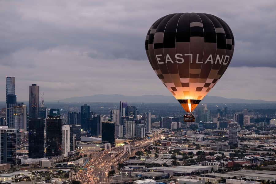 Melbourne: Sunrise Hot Air Balloon Experience with Breakfast - Safety talk first: what makes this flight feel controlled