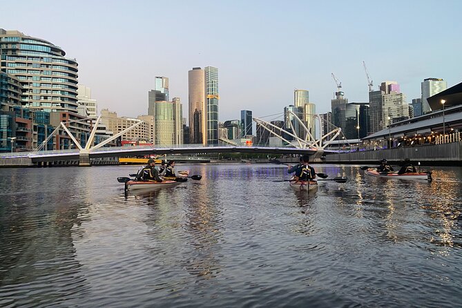 Melbourne Sunset Kayaking Experience with Dinner - What you’ll carry, what you shouldn’t, and what to wear