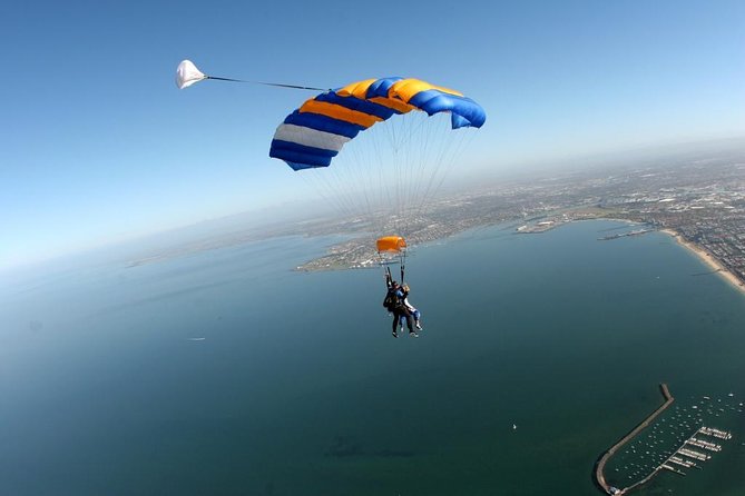 Melbourne: Tandem Skydive Experience over St. Kilda Beach - The scenic flight up to height: Melbourne from a pilot’s eye view