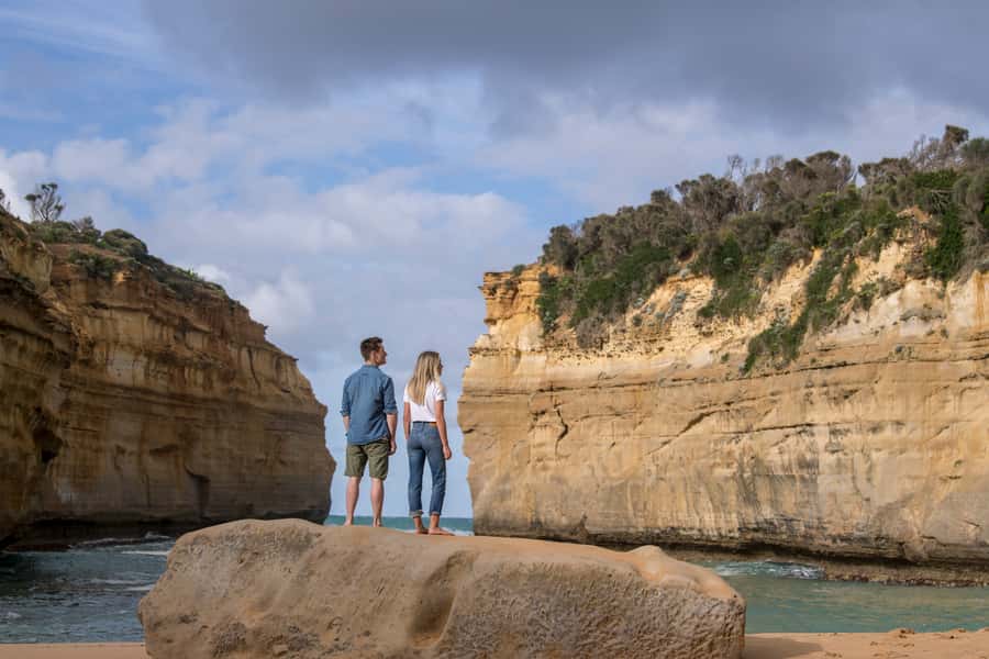 Melbourne to Adelaide: 2-Day Great Ocean Road Grampians Tour - Day 1: The Great Ocean Road morning tea to 12 Apostles views