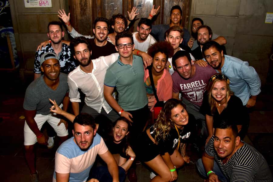 Melbourne: Weekly Bar Crawl: 5 Free shots, Club Entry - Price and what you’re really buying for $17