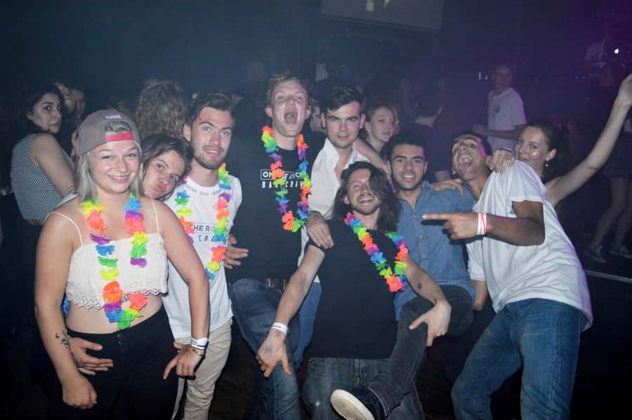 Melbourne: Weekly Bar Crawl: 5 Free shots, Club Entry - Who should book this Melbourne bar crawl?
