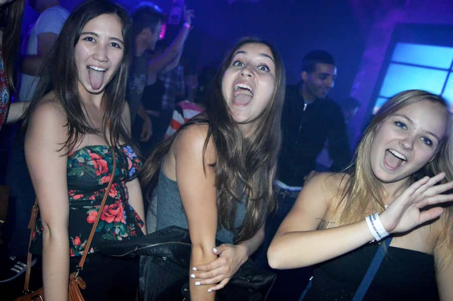 Melbourne: Weekly Bar Crawl: 5 Free shots, Club Entry - The 5-hour Melbourne plan: paced, guided, and designed for solos