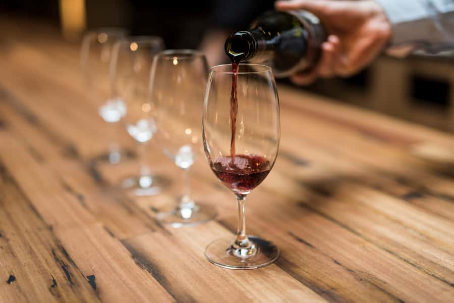 Melbourne: Yarra Valley Wine Bubbles & Kangaroos Tour - Coldstream and Yering Station: how the wine tasting stays varied