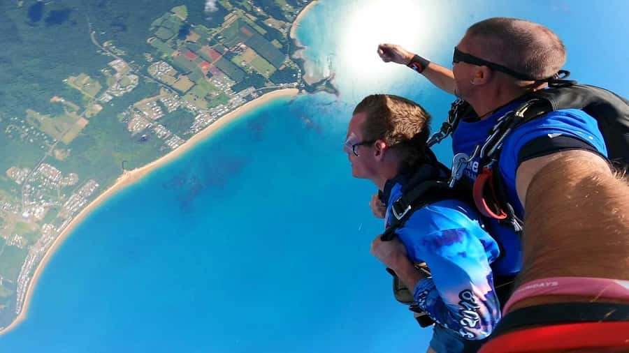 Mission Beach Tandem Skydive Experience - The climb to altitude: scenic flight up to 15,000 feet
