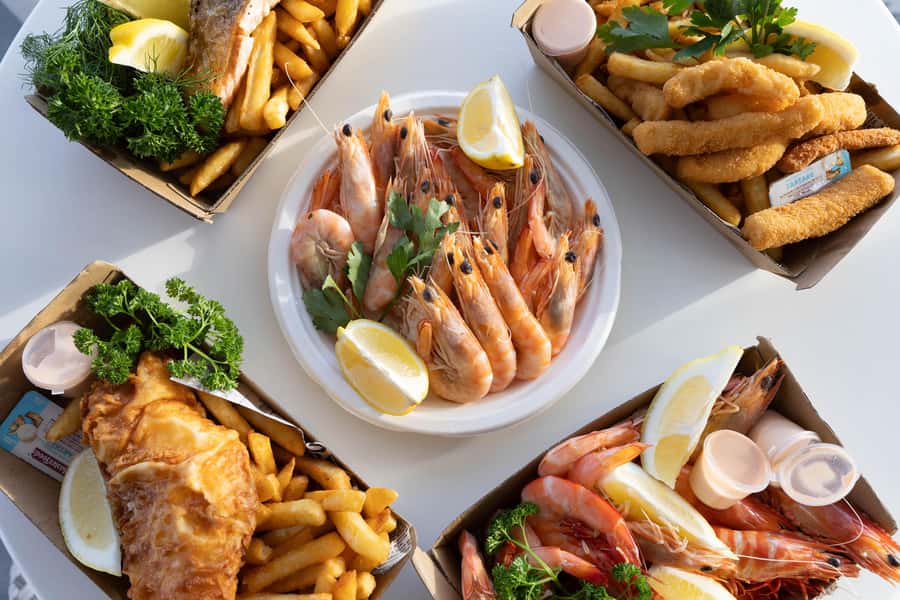 Mooloolaba: Seafood Lunch Cruise - Table service at sea: how lunch fits into the 90 minutes