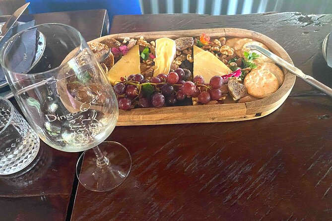 Noosa Hinterland Drinks Private Tour with Gin, Beer, Mead & Wine Tastings - Pomona and gin: a classic distillery stop with a Hinterland vibe