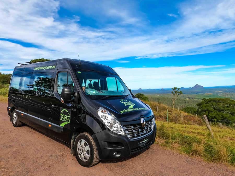 Noosa: Maleny & Montville Tour with Lunch & Wine Tasting - Comfort, group size, and how the morning pick-up affects your day