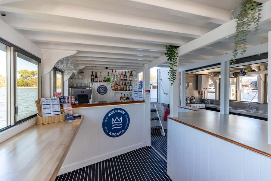 Noosa River Cruise with Seafood Lunch and Commentary - Captain’s Commentary and Wildlife Spotting, Up Close