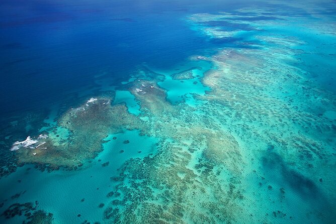 Outer Reef Odyssey - 40 minute Reef Scenic Flight - The route over Vlasoff Cay, Green Island, and Arlington Reef