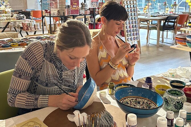 Paint and Sip Classes Brisbane: Ceramic Plates & Bowls - BYO wine and the drinks rules (what you should plan)