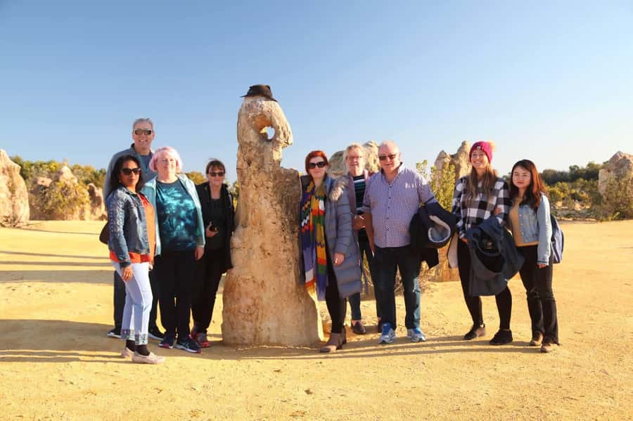 Perth: 4-Day Monkey Mia Pink Lake Coastal Loop Comfort Tour - Day 4: HMAS Sydney Memorial, Cervantes Lobster Shack, and the Pinnacles Desert finish