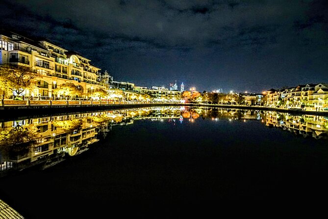 Perth City Lights Instagram Tour with Dessert - Blue Boathouse at night: photo moment without queue stress