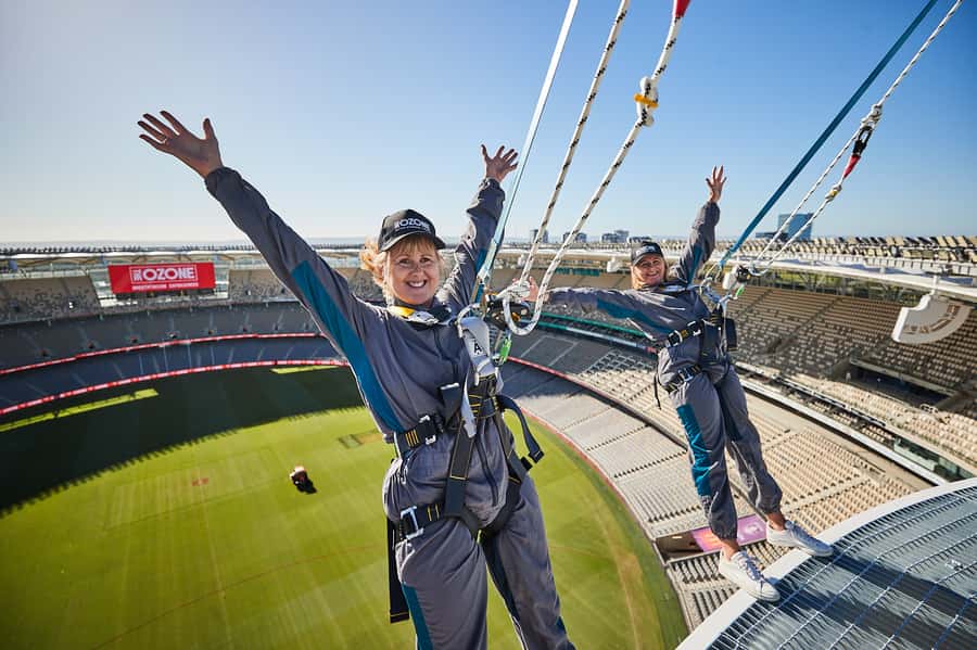 Perth: Optus Stadium Rooftop Vertigo Experience - The ten-metre rooftop walk without handrails