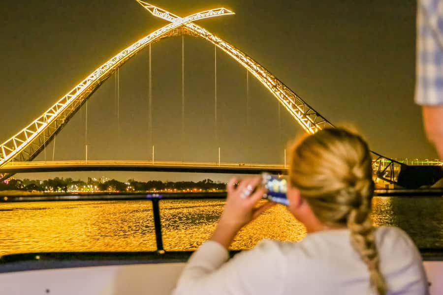 Perth: Swan River Dinner Cruise - A Swan River dinner cruise that feels like a night out, not a tour