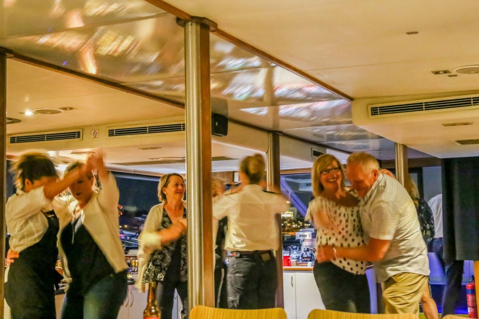Perth: Swan River Dinner Cruise - Buffet dinner and dessert: what’s included, what to expect