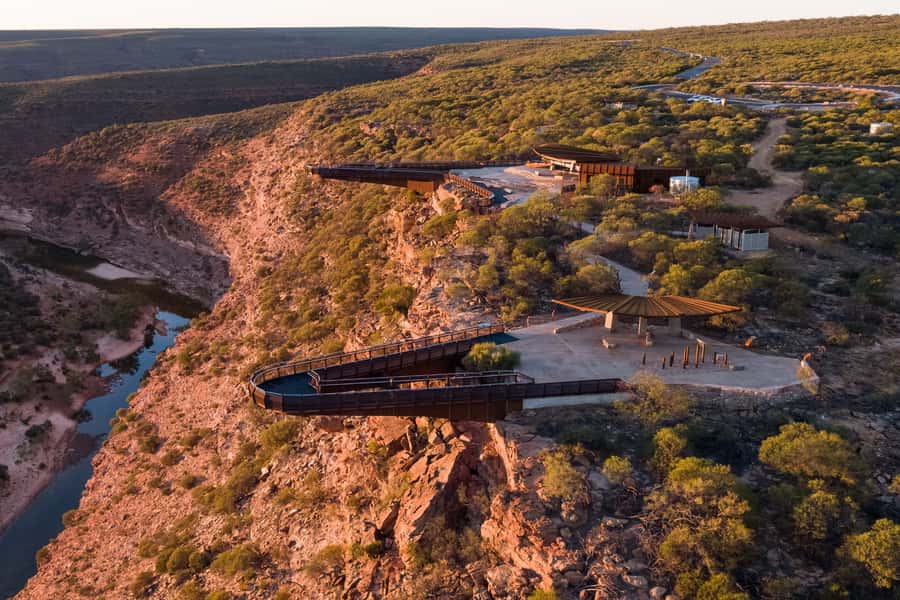 Perth to Exmouth: 6-Day Ningaloo Reef & Coral Coast Tour - Vlamingh Head Lighthouse at sunset: the payoff for a long day