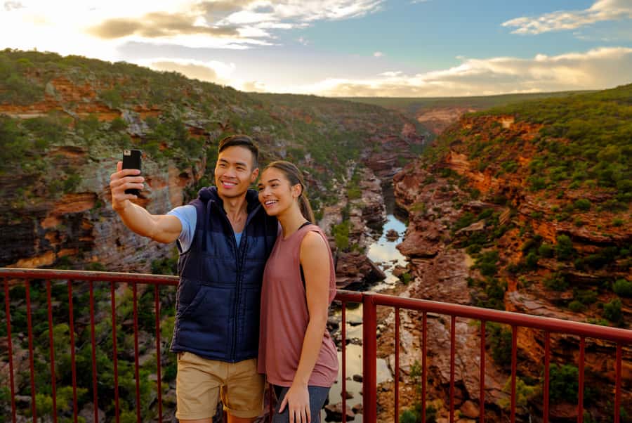 Perth to Exmouth: 6-Day Ningaloo Reef & Coral Coast Tour - The mini-coach reality: small group, long days, and how to sit smart