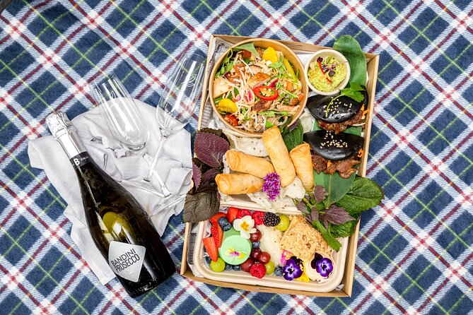 Picnic in the Royal Botanic Gardens for 2 - Botanic House and the garden pickup problem
