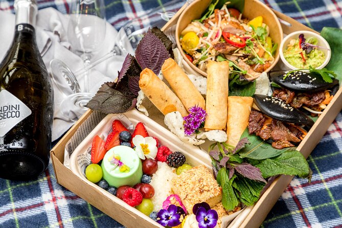 Picnic in the Royal Botanic Gardens for 2 - What you get in the hamper (and how it plays in real life)