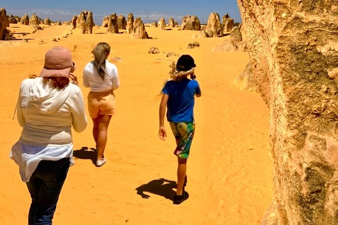 Pinnacles Desert and Catch Your Own Lobster Lunch Safari. - From Perth at 6:45: a day that starts early and moves smoothly