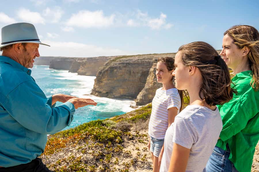 Port Lincoln Day Tour: Eyre Peninsula - Fresh Fish Place lunch: the best kind of break in Port Lincoln