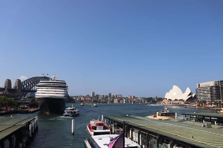 Private Half Day Sydney City Tour - St Mary’s Cathedral, Hyde Park, and Parliament House: the calm “city core” moments