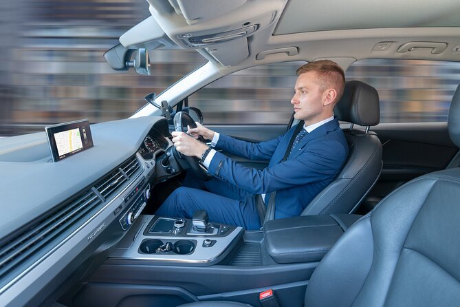 Private Luxury Airport Transfer with Limousine - Gold Coast Airport pickup: SMS, GPS, and the luggage-first approach