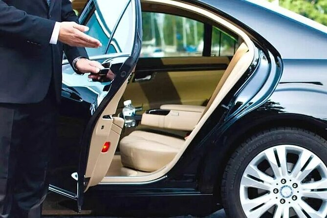Private One-Way Airport Transfer from Sydney Airport to Sydney - The drive into Sydney: A/C comfort and mini conversation potential