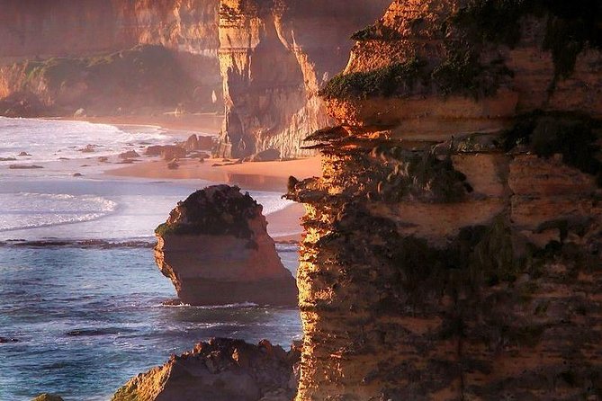 [PRIVATE TOUR] Express Great Ocean Road | Day Trip - Stop 1: The Twelve Apostles with a full hour on-site