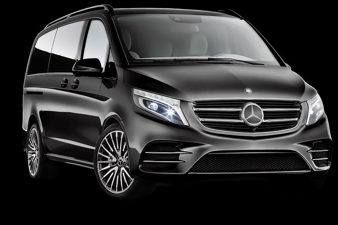 Private Transfer from Brisbane Airport to Noosa for 1 to 3 people - The Mercedes minivan: comfort plus real-world luggage limits