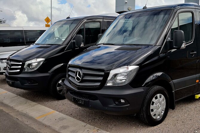 Private Transfer FROM Sydney Airport to Sydney CBD 1 to 5 people - What’s in the van: seats, luggage, and comfort you can feel