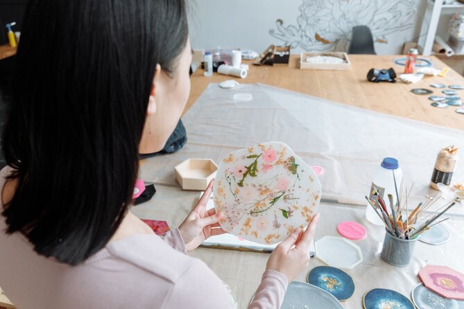 Resin Art Classes Brisbane: Cheeseboards & Coasters - Who should book this resin class in Brisbane