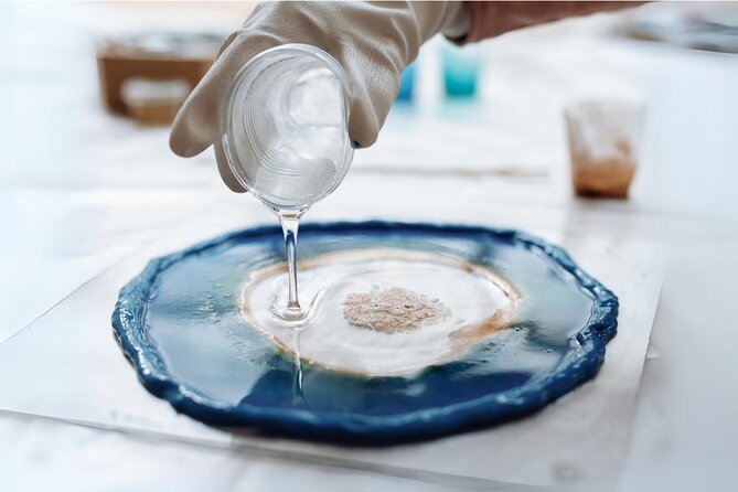 Resin Art Classes Brisbane: Cheeseboards & Coasters - The 1-hour flow: mixing resin to adding the final details