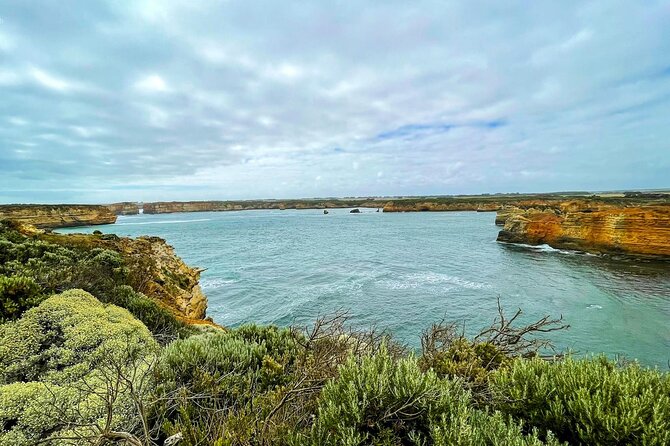 Scenic Great Ocean Road Discovery Tour - Iconic Coastal Wonders - Memorial Arch and the quick hits: Eastern View, Lorne, and Cumberland River