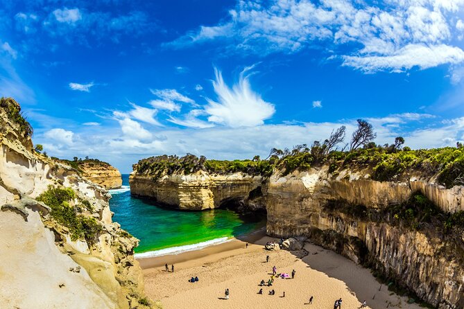 Self-Guided Audio Driving Tour of the Great Ocean Road, Australia - Split Point Lighthouse and the Memorial Arch: the White Queen plus WWI roots