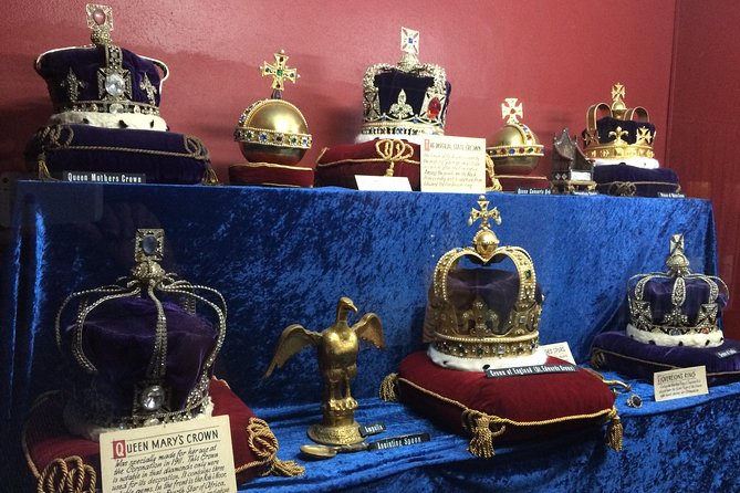 Skip the Line:Wax Museum Ticket-World in Wax & Guided Tour of Chamber of Horrors - Touring the Wax Museum: Life-size history, heroes and villains
